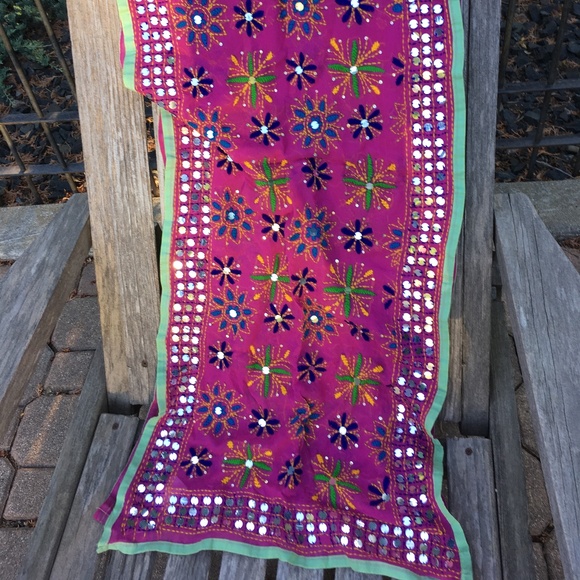 100% Silk Embroidered Embellished Oblong Scarf, a masterpiece craft - Picture 2 of 5